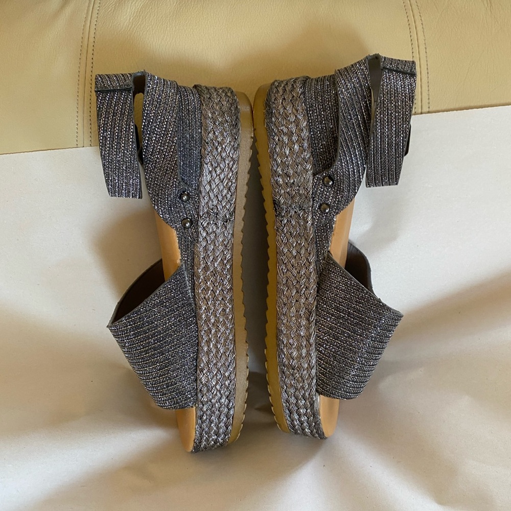 Rouge Helium Silver Gray Sandals with Textured Design - Picture 5 of 10